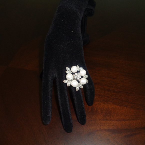 Costume jewelry- flower ring - Picture 9 of 11